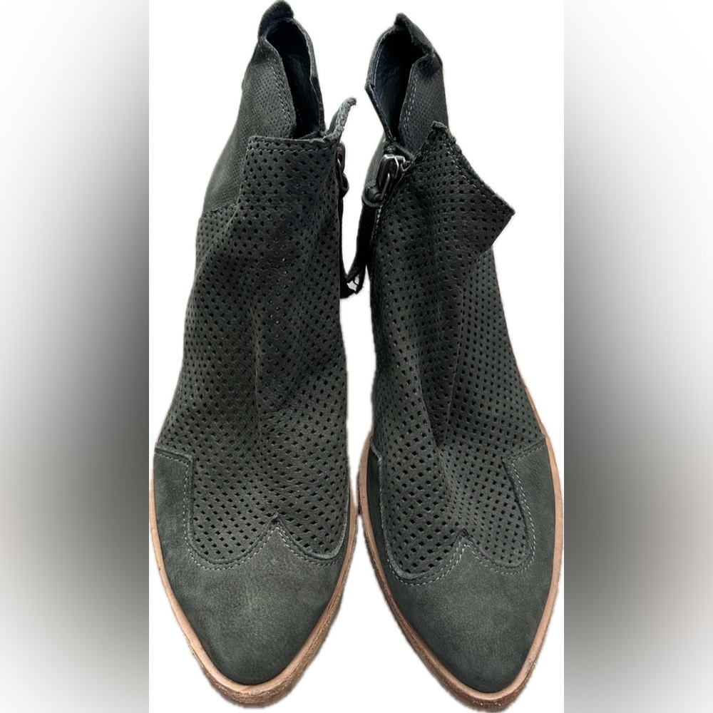 Dolce Vita Black Pointed Booties - Picture 2 of 7
